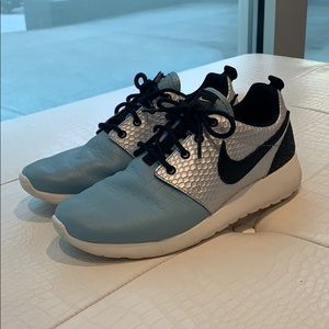 Nike Roshe One Sneakers